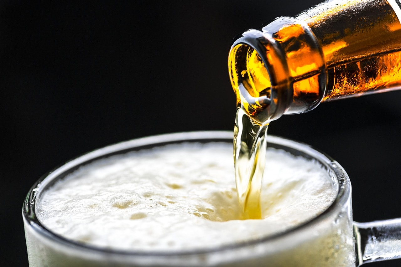 Ingerir bebida alcoólica (cerveja, vinho…) com moderação faz bem Ingerir bebida alcoólica (cerveja, vinho…) com moderação faz bem
