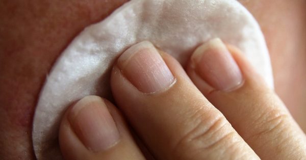 7 dicas essenciais para cuidar da pele de maneira saudável